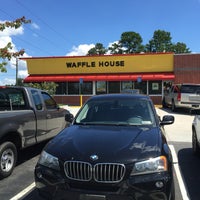 Photo taken at Waffle House by Santiago S. on 8/14/2016