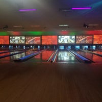 Photo taken at Bowlmor by Nigel D. on 10/17/2017