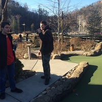 Снимок сделан в Ripley&amp;#39;s Davy Crockett Mini Golf пользователем Gavin A. 12/13/2014