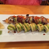 Foto tirada no(a) Arigato Sushi Japanese Restaurant por Hank R. em 5/31/2016