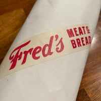 Снимок сделан в Fred&amp;#39;s Meat &amp;amp; Bread пользователем AKI S. 11/30/2021