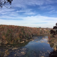 Photo taken at Chattahochee River National Recreation Area Palisades: Indian Trail by Meredith B. on 11/25/2016