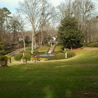 รูปภาพถ่ายที่ Georgia Governor&amp;#39;s Mansion โดย The Joy Writer J. เมื่อ 12/11/2011