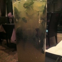 Снимок сделан в Mojito Restaurant and Lounge пользователем Justin L. 4/8/2011