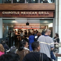 4/13/2012 tarihinde Jay H.ziyaretçi tarafından Chipotle Mexican Grill'de çekilen fotoğraf