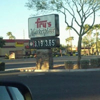 Photo prise au Fry&amp;#39;s Marketplace par Jahe M. le10/9/2011