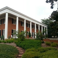 รูปภาพถ่ายที่ Georgia Governor&amp;#39;s Mansion โดย Daniel H. เมื่อ 8/15/2012