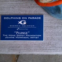 7/9/2011에 Chad E.님이 &amp;quot;Plunge&amp;quot; Dolphin on Parade @ The Home Depot에서 찍은 사진