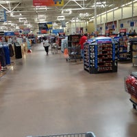 Foto diambil di Walmart Supercenter oleh Rob MrFantastic B. pada 7/10/2012