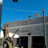 Foto tirada no(a) The Breeze Restaurant por Devrim em 9/13/2012