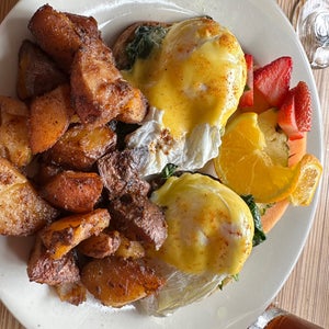 The 15 Best Places for Brunch Cocktails in Williamsburg, Brooklyn