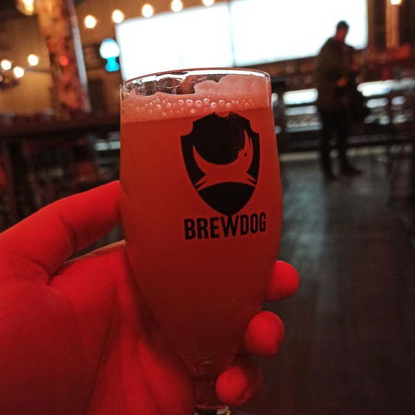 Foto tirada no(a) BrewDog Berlin Mitte por Ivan T. em 12/5/2022