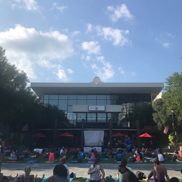 7/19/2017 tarihinde Keila K.ziyaretçi tarafından Atlantic Station Central Lawn'de çekilen fotoğraf