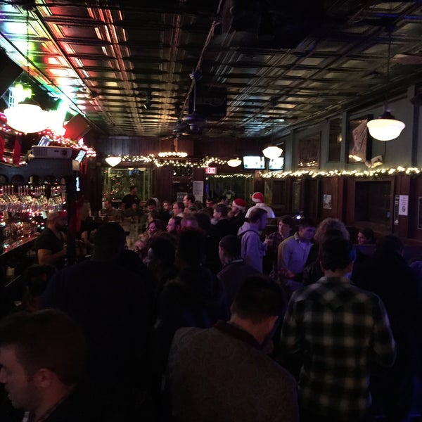 Foto diambil di Atkins Park Tavern oleh Alex H. pada 12/21/2014