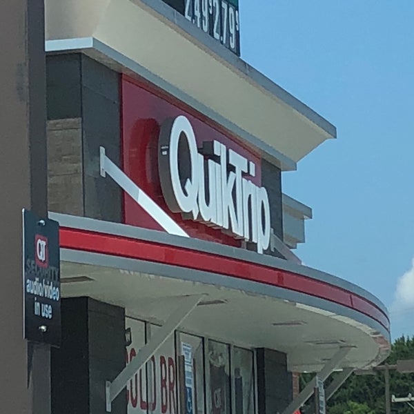 Photo taken at QuikTrip by Tom K. on 8/29/2018