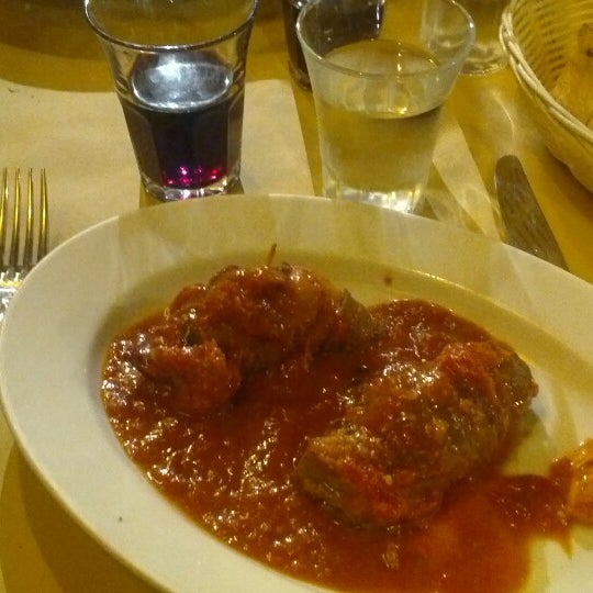 Maybe my favourite trattoria in town. Roman dishes as if your grandma was making them. Tip: take the involtino (meat roll) in tomato sauce stiffed with bread and mortadella. Lovely!