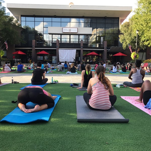 8/16/2017 tarihinde Alecia A.ziyaretçi tarafından Atlantic Station Central Lawn'de çekilen fotoğraf