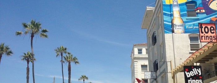 Venice Beach Pier is one of Victor : понравившиеся места.