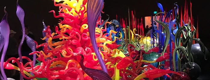 Chihuly Garden and Glass is one of Lieux qui ont plu à Ray.