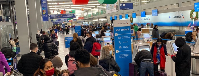 American Airlines Ticket Counter is one of Alexandra’s Liked Places.