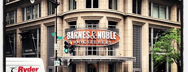 Barnes & Noble is one of Pablo’s Liked Places.