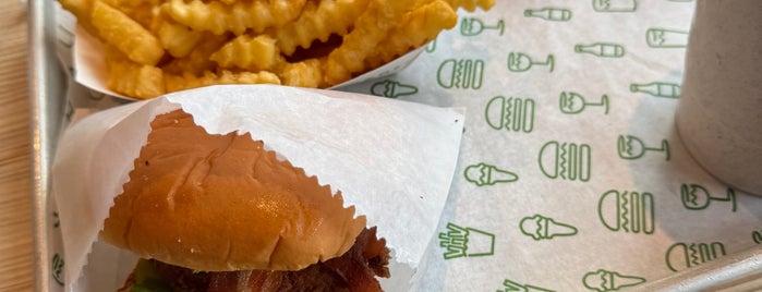 Shake Shack is one of Do: Baltimore ☑️.