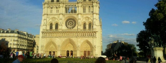 Cathedral of Notre-Dame de Paris is one of Bucket List.