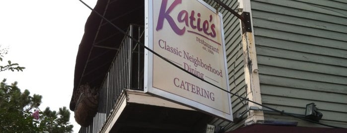 Katie's Restaurant & Bar is one of Orte, die Denise gefallen.