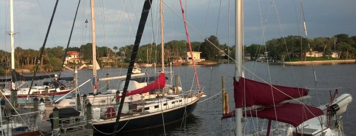 Eau Gallie Boat Works is one of Lieux qui ont plu à Alcione.