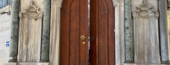 Topkapı Sarayı Bab-ı Hümayun Kapısı is one of Istanbul, Turkey.