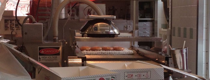 Krispy Kreme Doughnuts is one of Pablo’s Liked Places.