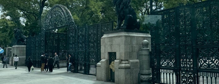 Puerta de los Leones is one of DF.