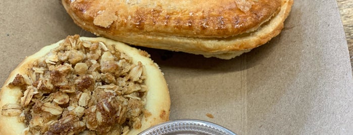 Panbury's Double Crust Pies is one of Locais curtidos por AtlantaFoodie.