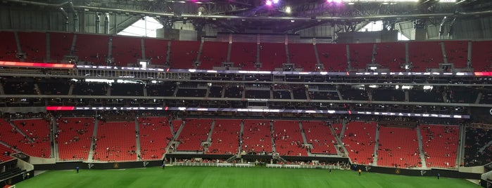 Mercedes-Benz Stadium is one of Orte, die Denise gefallen.