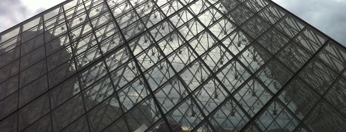 Louvre Museum is one of Bucket List.