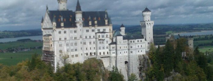 Château Neuschwanstein is one of Bucket List.