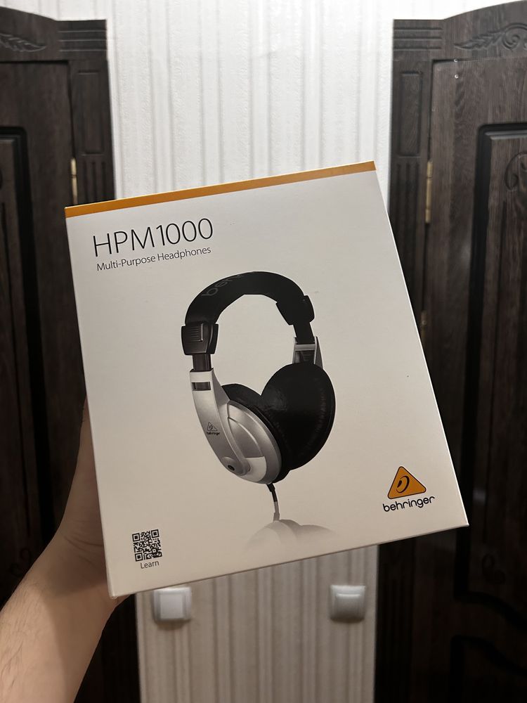 Behringer HPM1000