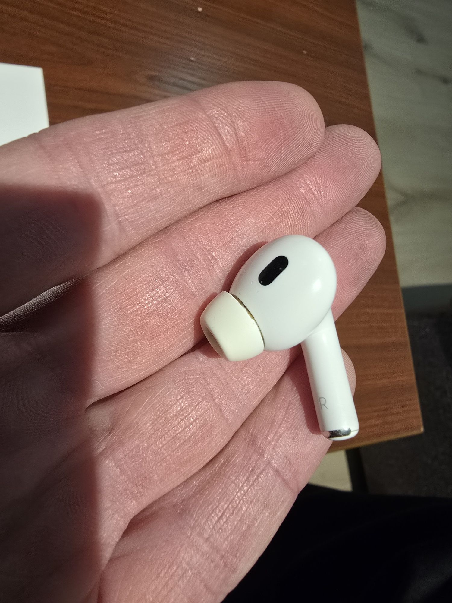 Airpods Pro 2 оригинал (не работает левый)