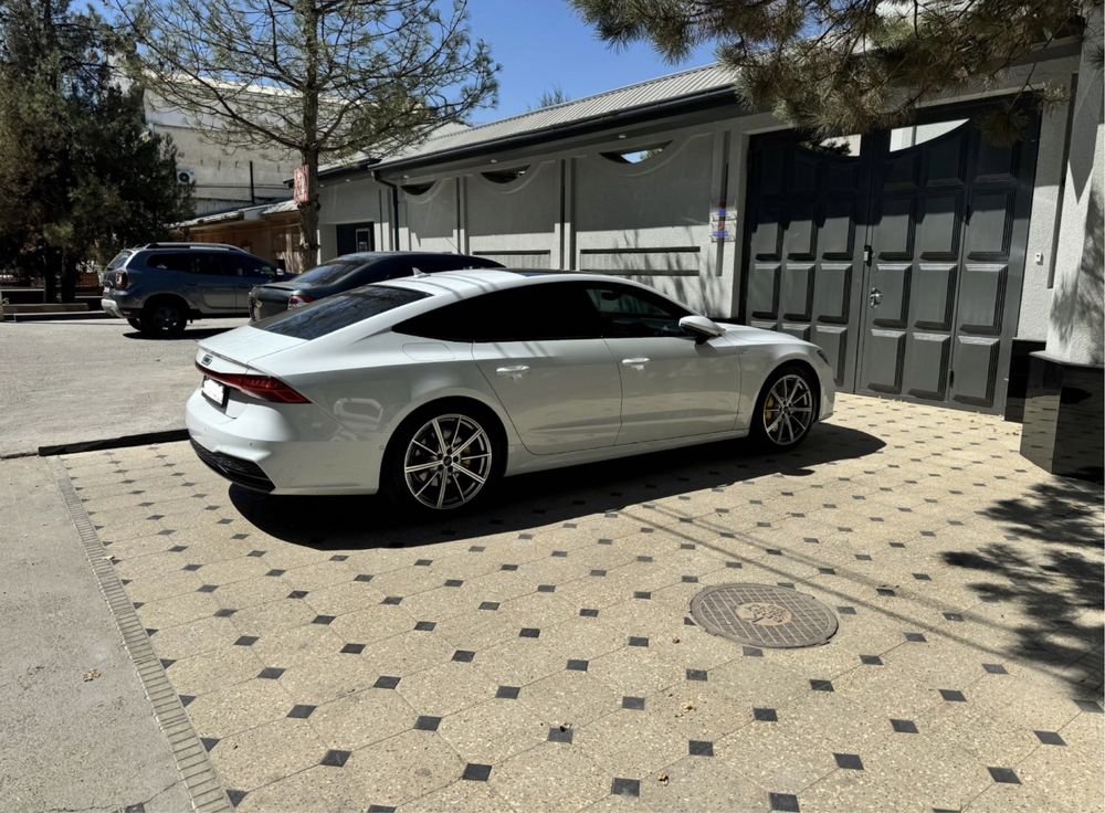 Продается Своя Audi A7 C8 Quattro с 3.0 , год 2019, пробег 44000