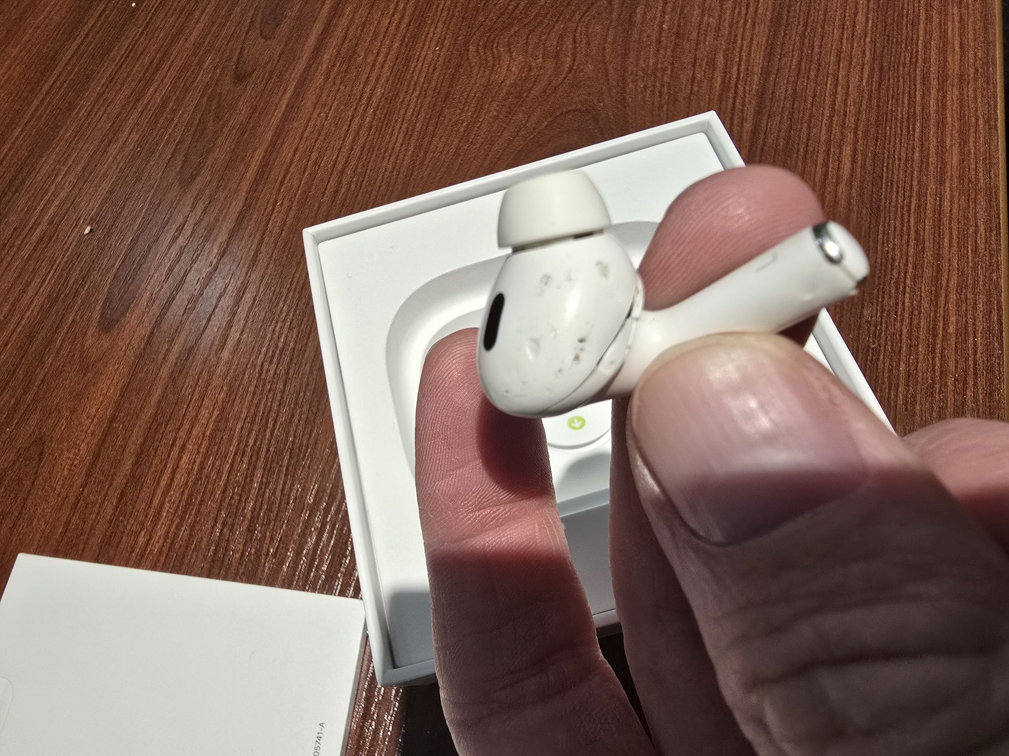 Airpods Pro 2 оригинал (не работает левый)