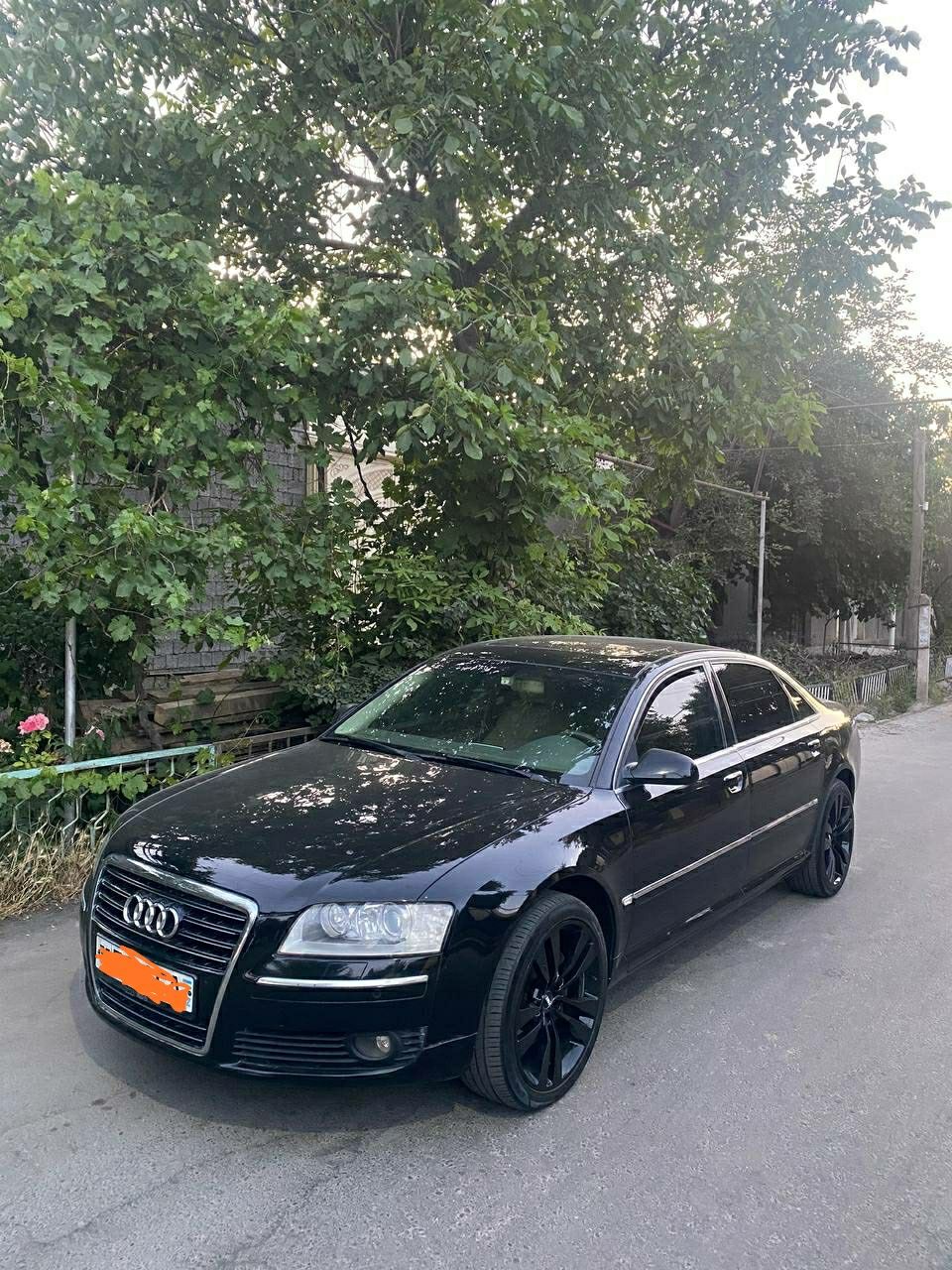 Audi A8 3.2 l.         .