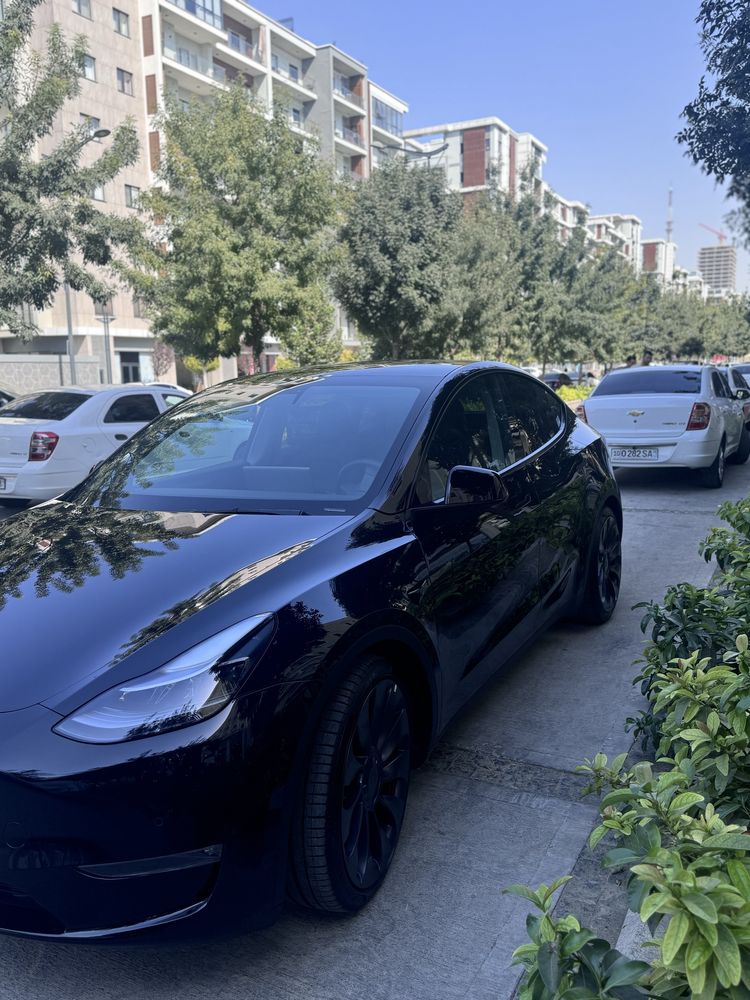 Tesla model y perfomance sotiladi