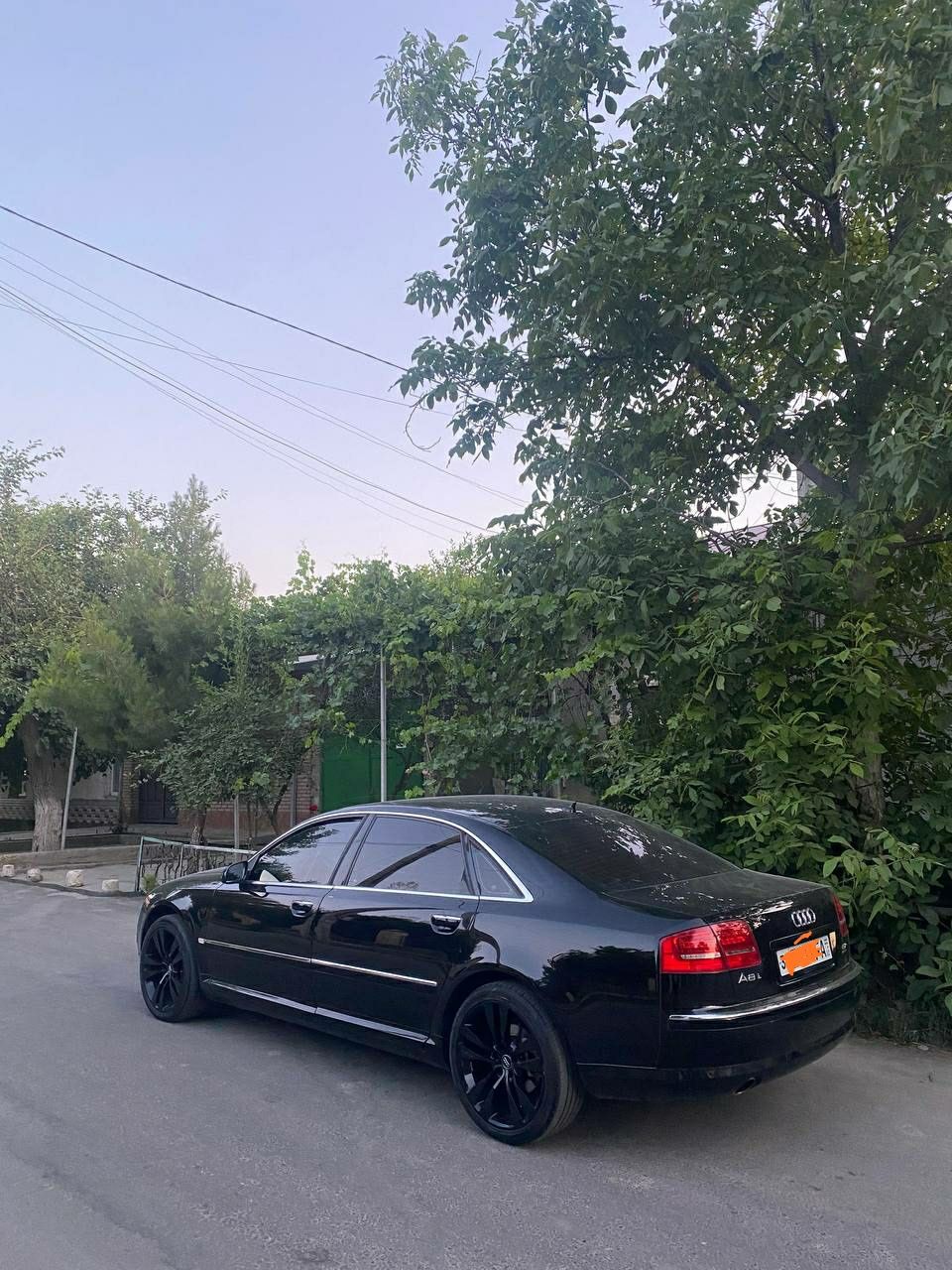 Audi A8 3.2 l.         .