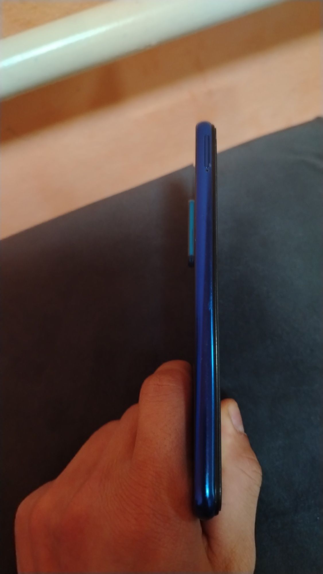 Redmi note 8 2021y. 4/64gb holati ideal brnchi qo'l. Ayol kwi iwlatgan