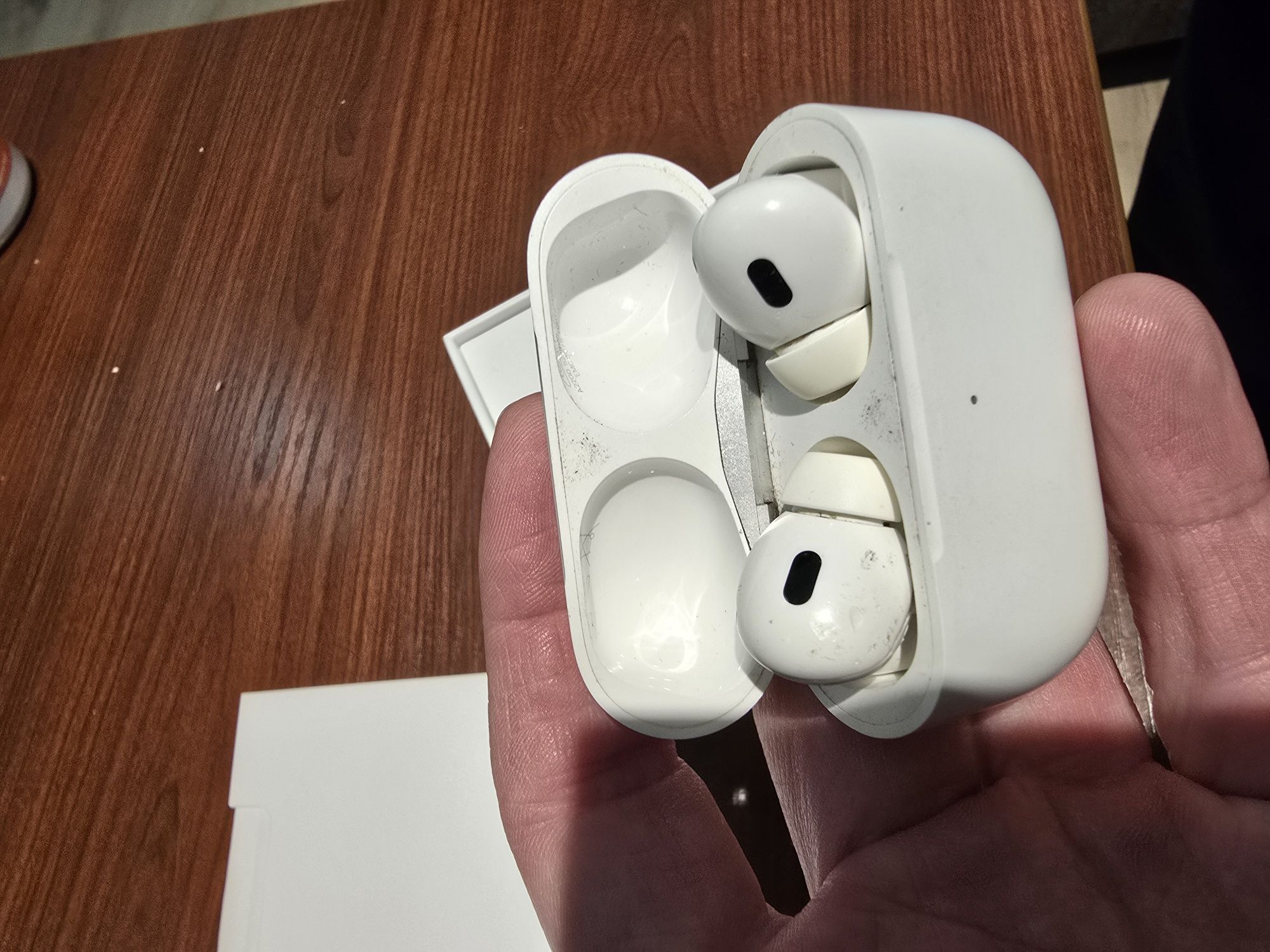 Airpods Pro 2 оригинал (не работает левый)