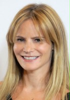 Jennifer Jason Leigh