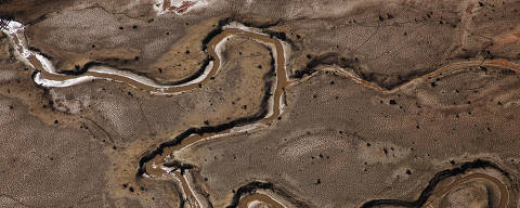 BRAGANÇA PAULISTA, SP, BRASIL, 07-08-2014: Vista aérea do leito seco da represa Jacareí-Jaguari, uma das cinco do sistema Cantereira, que abastece a Grande São Paulo, na região de Bragança Paulista (SP). (Foto: Lalo de Almeida/Folhapress)