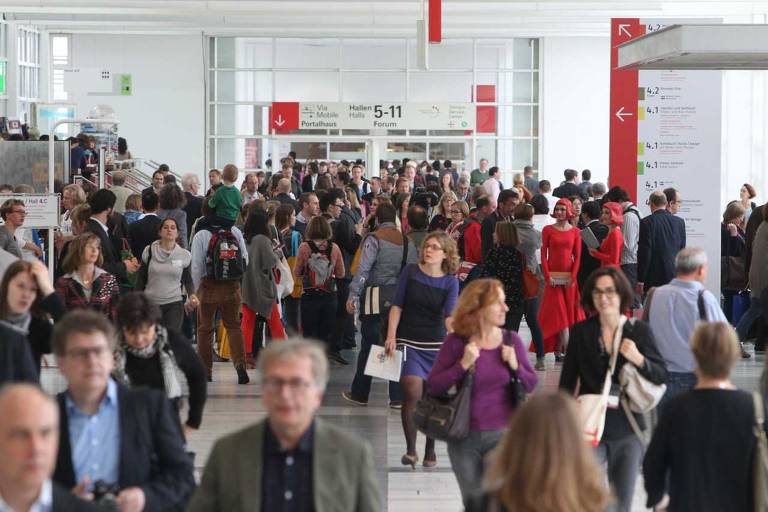 Feira do Livro de Frankfurt volta atrás e edição será online durante a pandemia