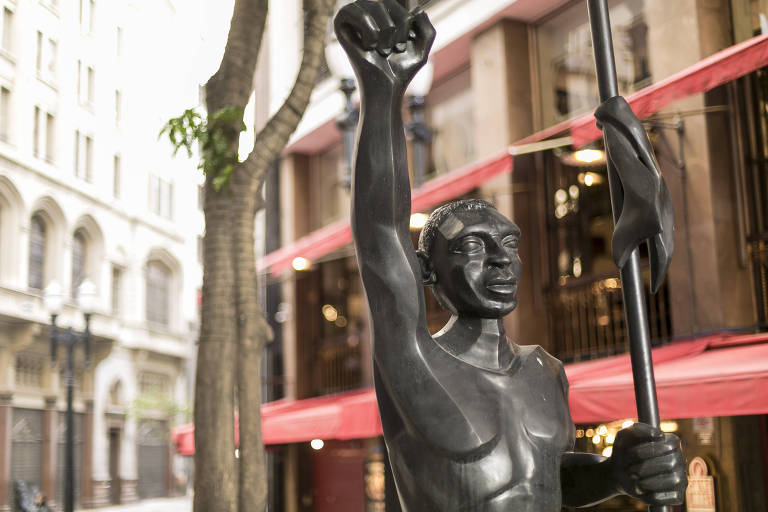 Câmara de SP tira bandeirante de nome de rua para homenagear Zumbi