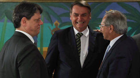 (Brasília - DF, 30/07/2019) Presidente da República, Jair Bolsonaro com o  ministro da economia Paulo Guedes e o mnistro da infraestrutura Tarcísio de Freitas durante 17ª Reunião do Conselho de Governo. 
Foto: Marcos Corrêa/PR